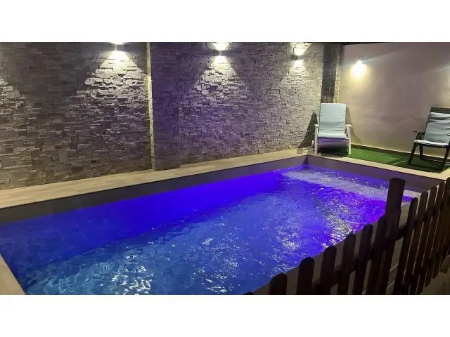 Casa Pareada en Cúllar Vega con Piscina y Sótano