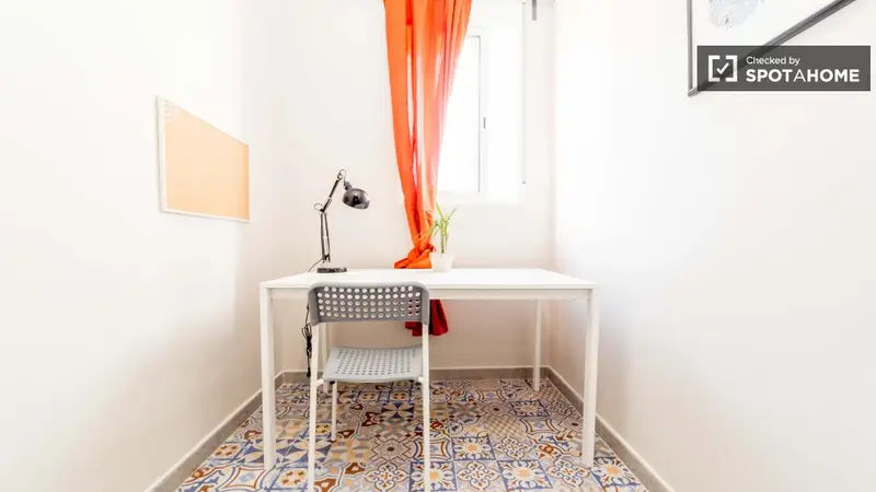 Habitacion en piso Eixample Valencia 5 dormitorios