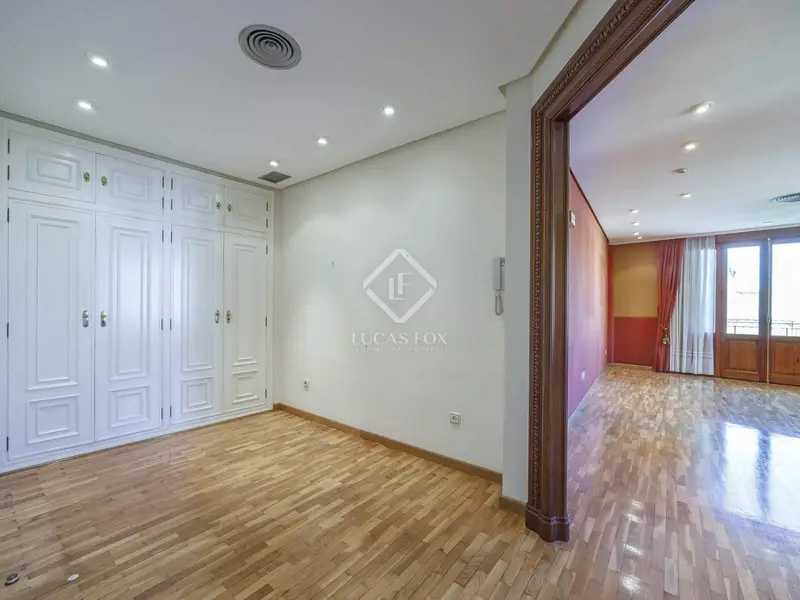 Apartamento 4 Dormitorios en Plaza Virgen Valencia
