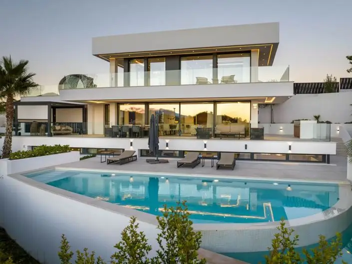 Villa Moderna 4 Dormitorios Nueva Andalucia Lujo Vistas Piscina