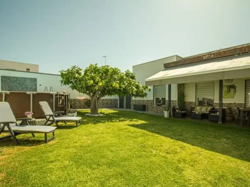 Chalet en Badajoz con Piscina y Gran Jardin