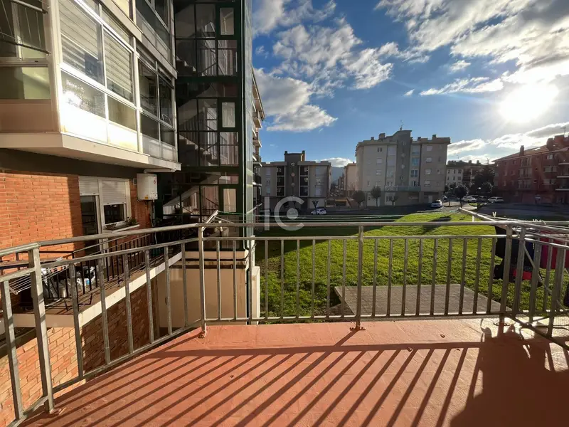 Venta Piso con Terraza en Derio 3 Dormitorios Cerca Aeropuerto