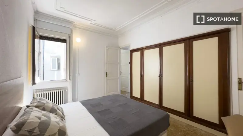 Habitacion en piso de 11 habitaciones en Barcelona