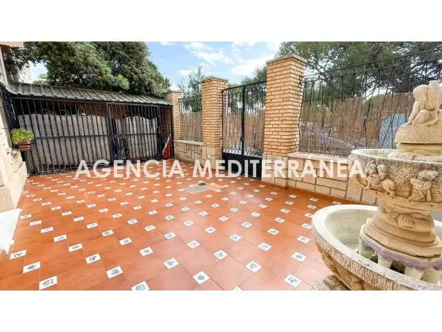 Villa de Lujo en Rocafort con Piscina y Vistas al Mar