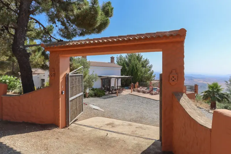 Casa Rural con Vistas Panorámicas y Piscina - Alozaína