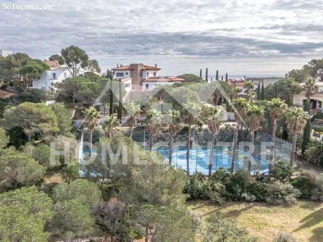 Villa de Lujo con Vistas al Mar Piscina y Pista de Tenis en Begur