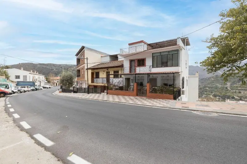Casa en Otívar con Vistas al Valle de Río Verde