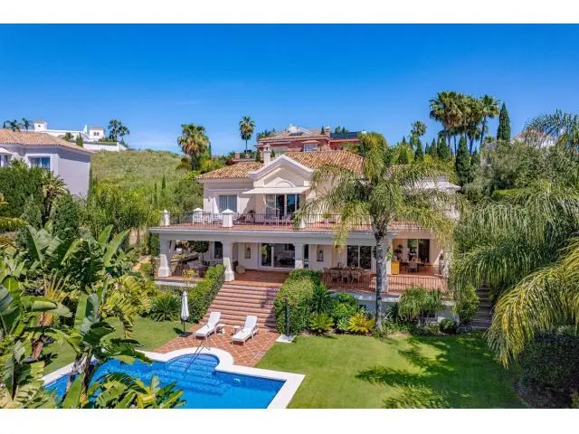 Chalet en Venta en Benahavís Málaga: Lujo y Encanto Andaluz