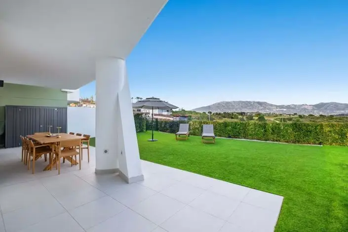 Apartamento 3 Dormitorios Mijas Costa Jardin Privado