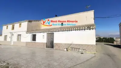 Casa Rural en Los Baltasares 4 Dormitorios Almacén Garaje