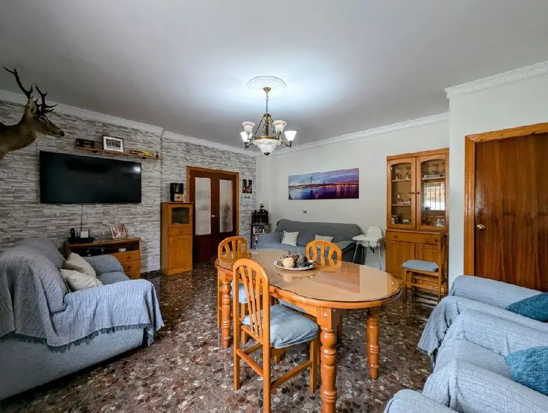 Venta Casa con Garaje y Piscina en Loja