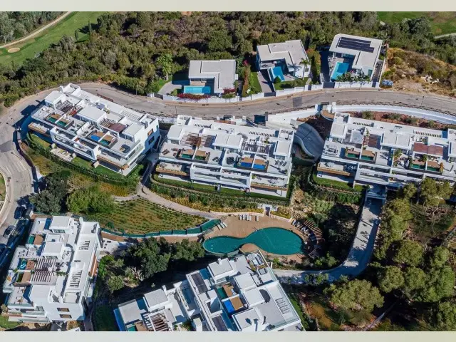 Atico Lujoso 2 Dormitorios Cabopino Piscina Privada