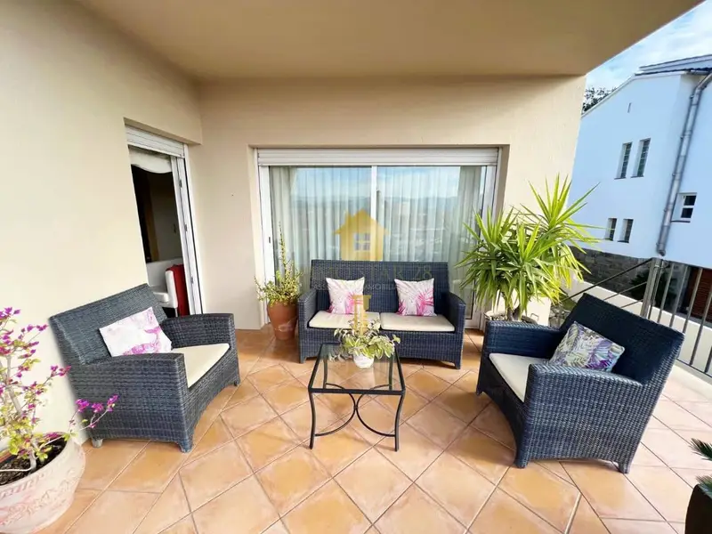 Chalet de Lujo en Venta: Diseño Moderno y Vistas Panorámicas