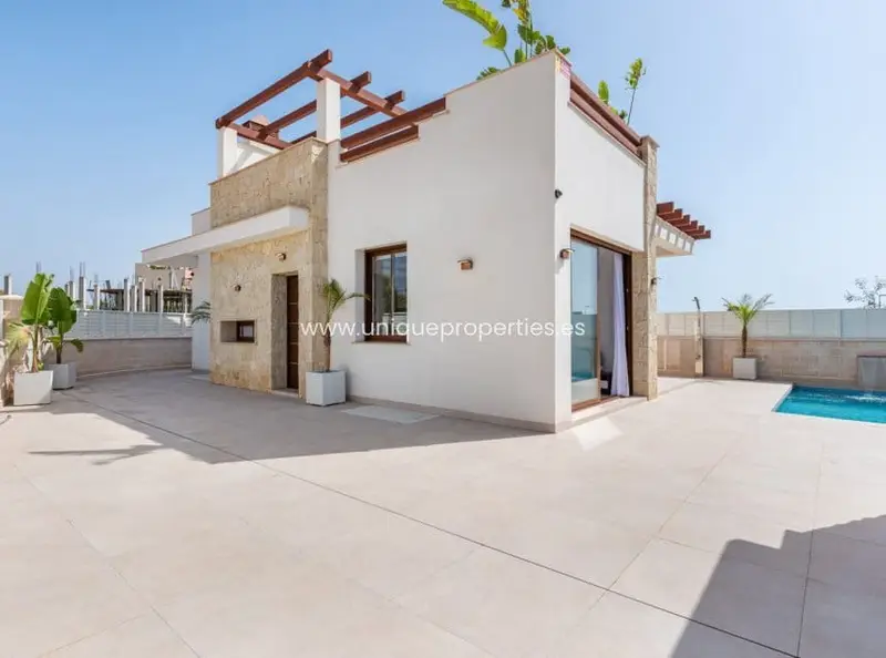 Villas en Vera Almeria: 3 dormitorios, 2 baños, terraza y playa cercana