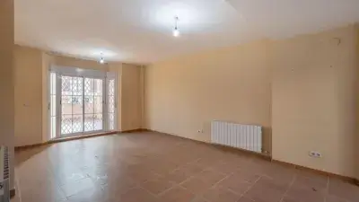 Casa en Esquina con 5 Dormitorios y 3 Baños - Ideal Familias