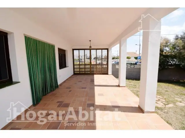 Chalet de Lujo Cerca de la Playa con Jardin y Garaje