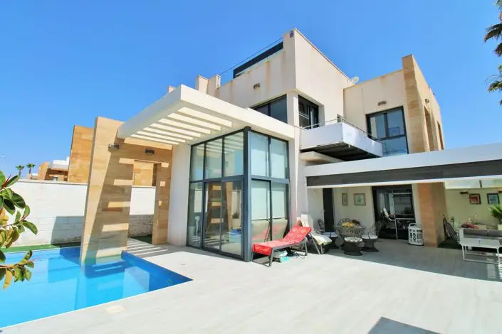Villa en Venta Cabo Roig 3 Dormitorios Piscina Privada