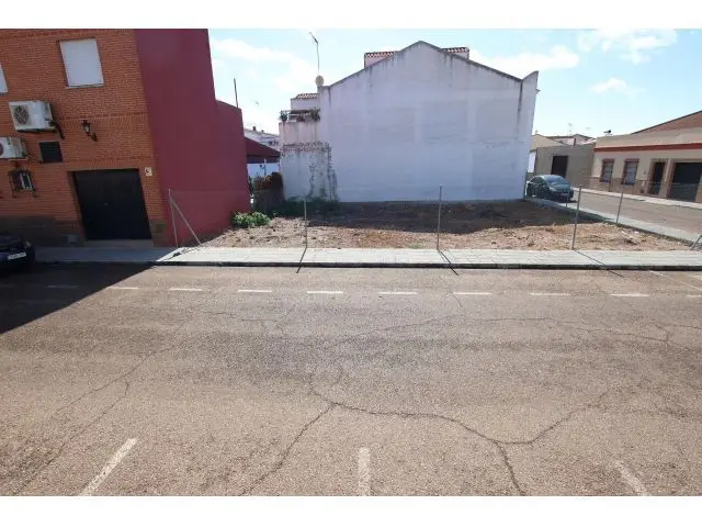 Solar Urbano en Montijo 134m2