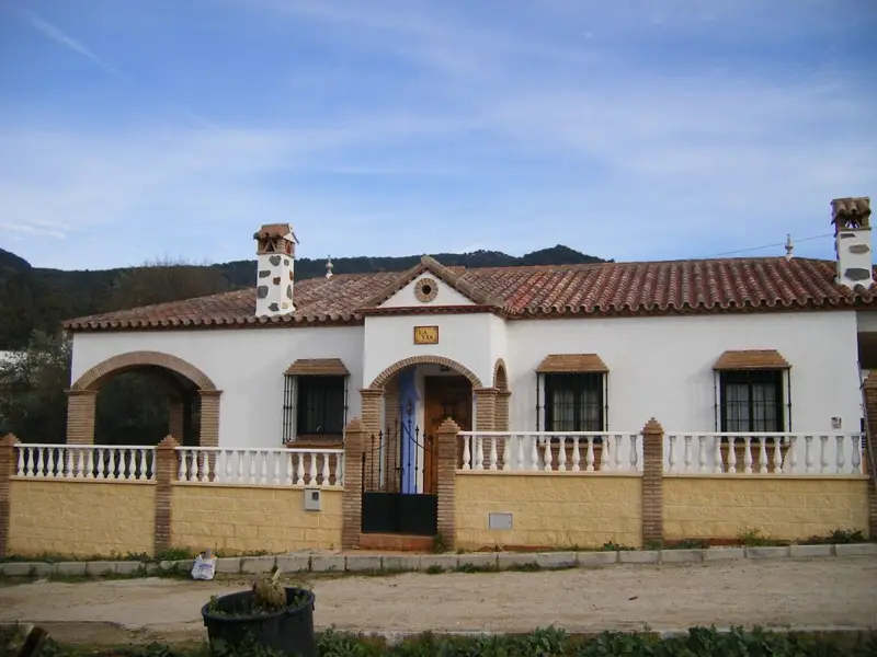 Casa en Venta en Estación de Gaucin 3 Dormitorios Jardin y Garaje