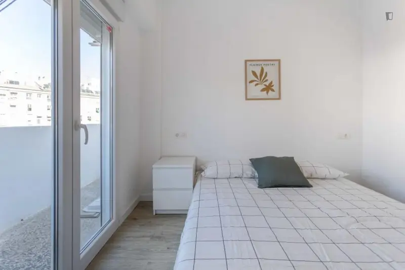 Piso 4 habitaciones 18 a 40 años