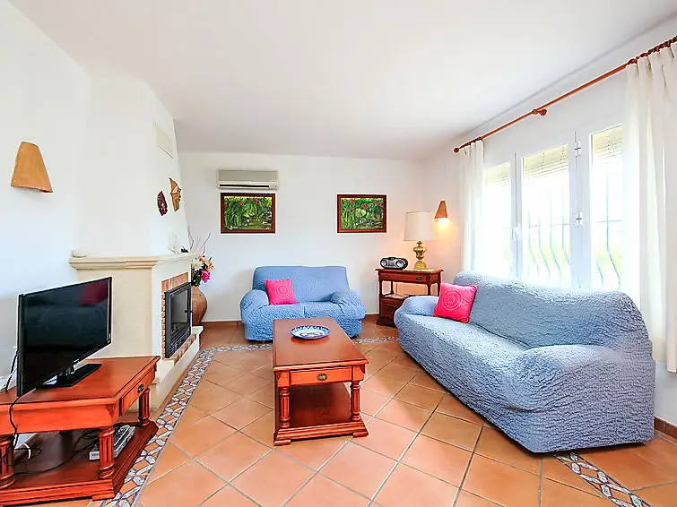 Casa-Villa de 3 Dormitorios alquiler Pegó, España