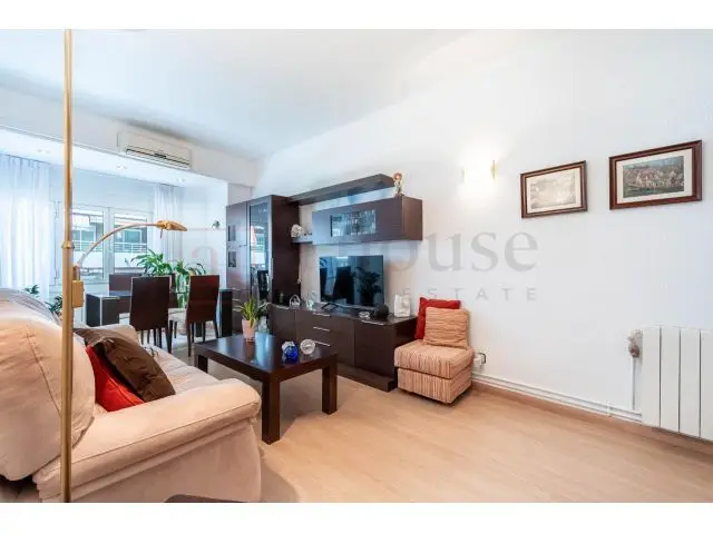 Piso en Les Corts para entrar a vivir con balcon