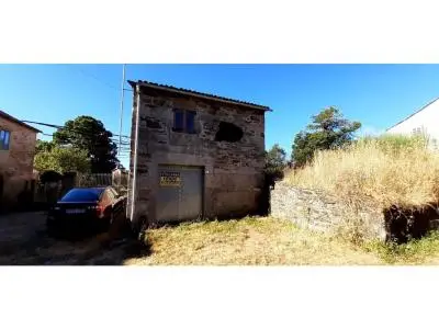 Casa rural para rehabilitar en Cerdedo con horreo