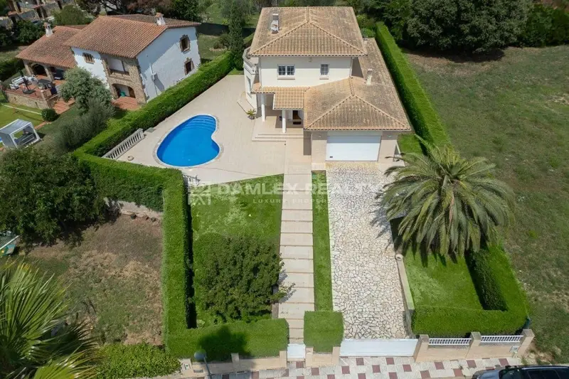 Chalet en Venta Platja d Aro 4 Dormitorios Jardin Piscina