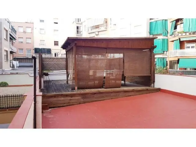 Piso con Terraza de 50m² en Barcelona