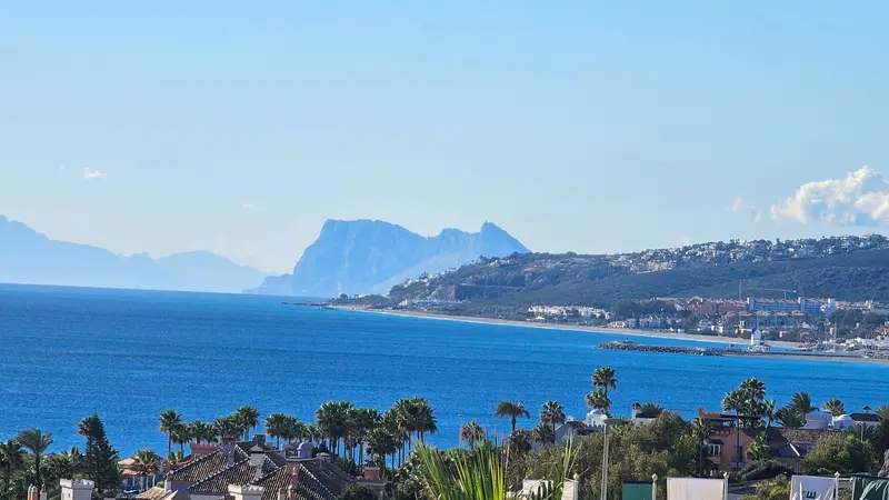 Apartamento en Primera Linea de Playa Casares 2 Dormitorios