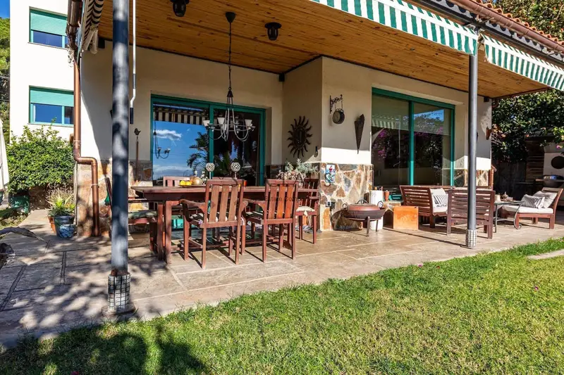Chalet en Venta en Cabrils 5 Dormitorios Jardin Piscina