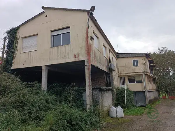Casa con terreno en Cotobade a reformar
