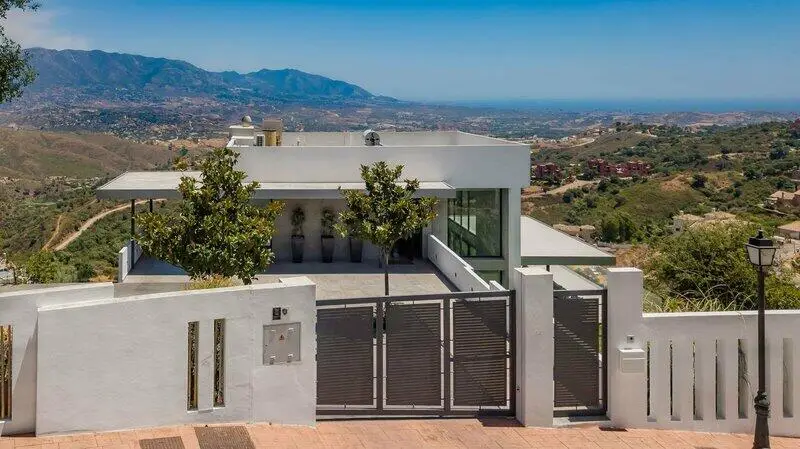 Villa Moderna 5 Dormitorios Elviria Malaga Vistas Mediterraneo