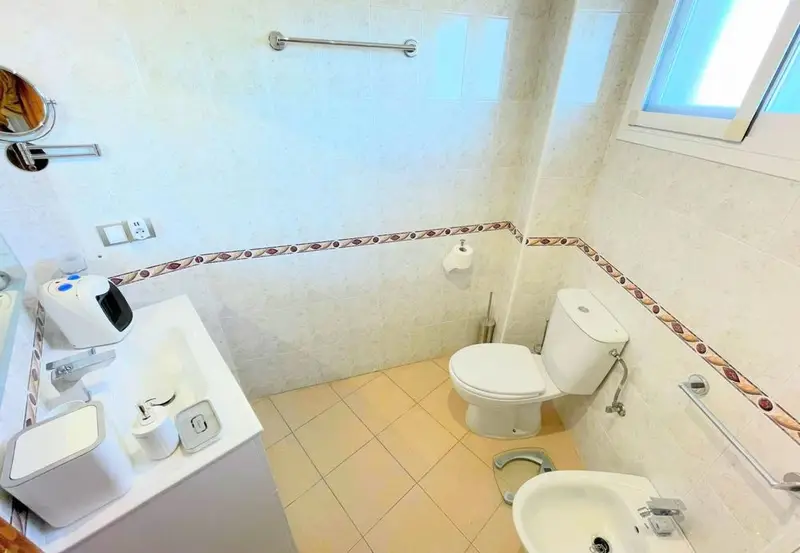 Alquiler Invierno Arenales del Sol: Apartamento con Vistas al Mar y Piscina