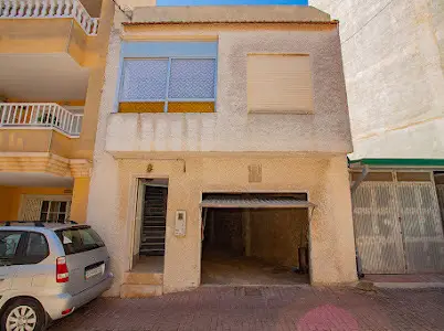 Casa adosada en La Mata con solarium y garaje