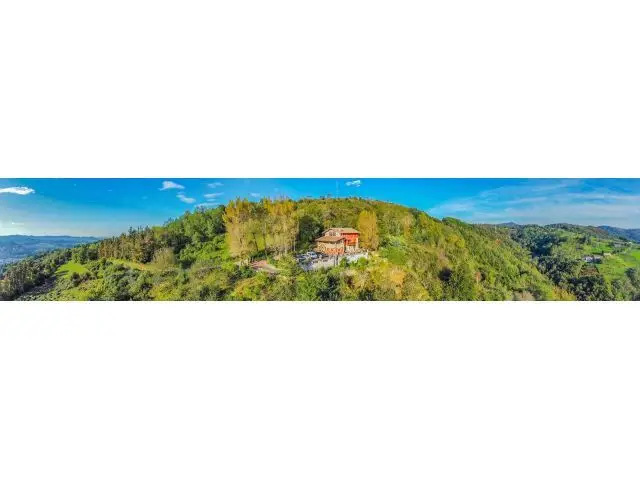Casa Rural con 4 Ha en Astigarraga Cerca de San Sebastian