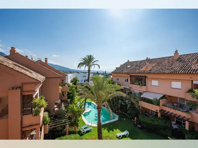 Apartamento 2 Dormitorios Milla de Oro Lujo Piscina Jardin
