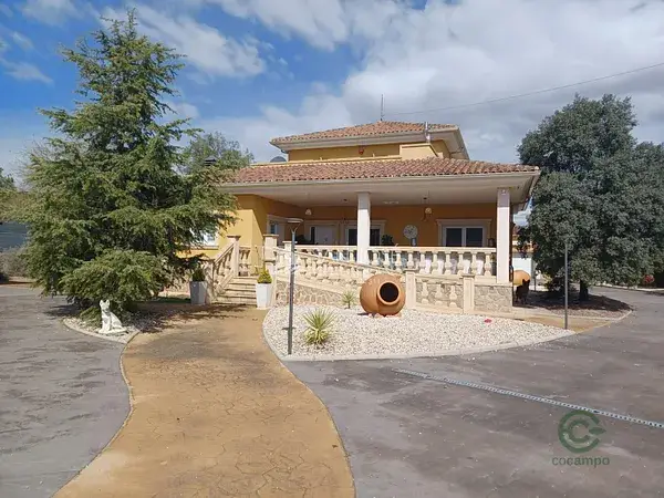 Chalet de Lujo en Monovar con Piscina y Zona para Perros
