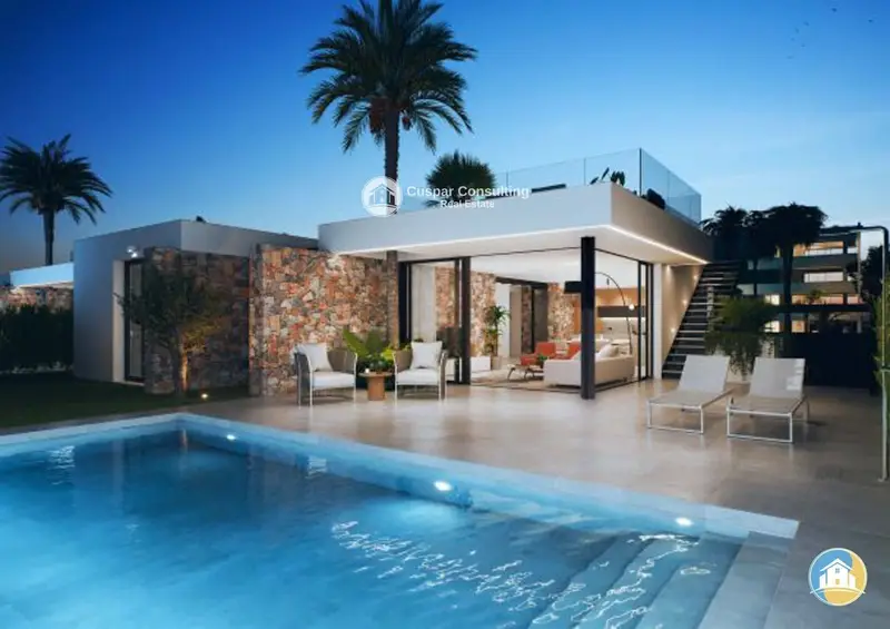 Chalet en Los Alcázares con Piscina Privada y Sótano