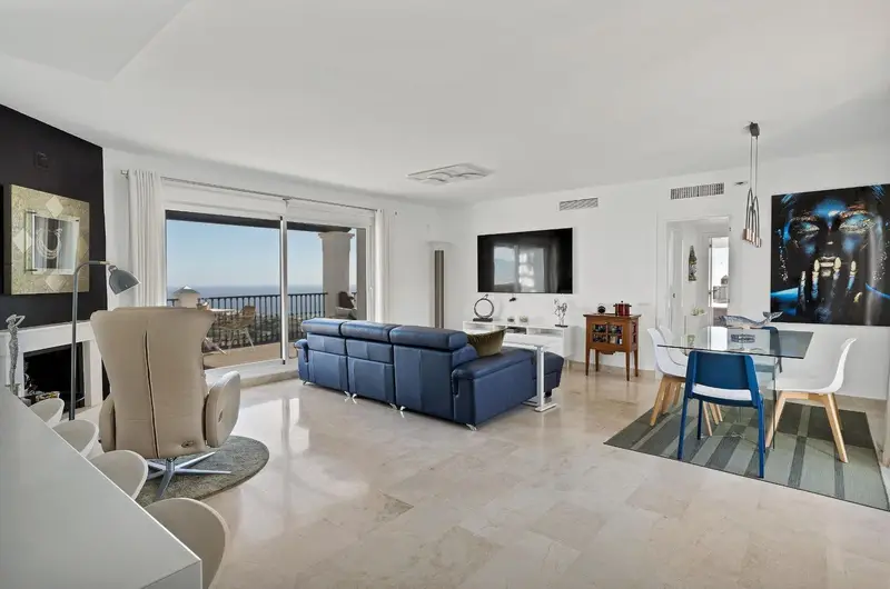 Atico en Calahonda 2 Dormitorios 2 Baños Terraza 150m2