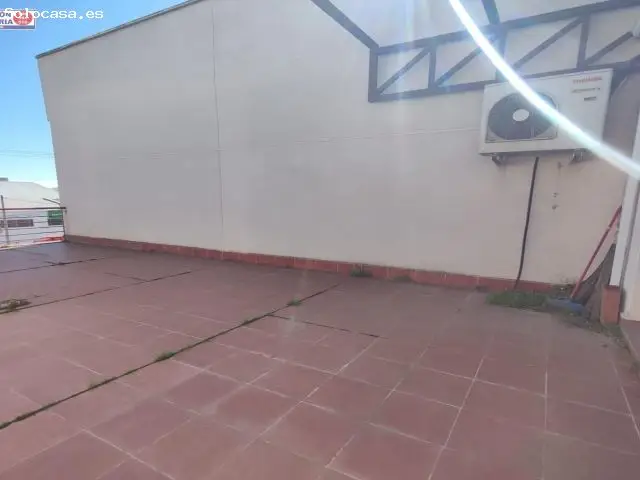 Oficina Habitable con Despacho y Terraza en Polígono Industrial