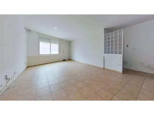 Planta Baja en Venta Terrassa 3 Habitaciones Patio Exterior
