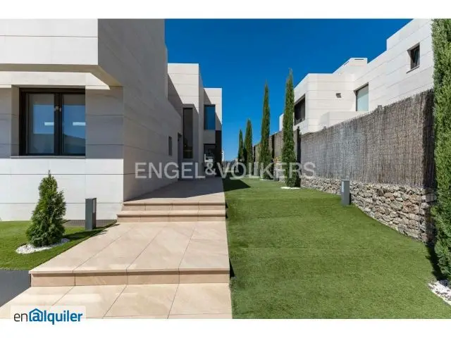 Alquiler casa terraza y piscina Carralero