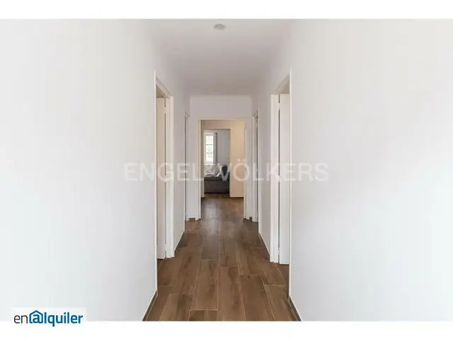 Casa en Alquiler con Garaje y Terraza en La Cañada