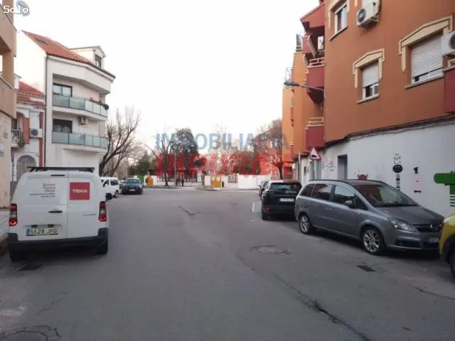 Local Comercial 400m2 Calle Genaro Cajal Ideal Guarderia