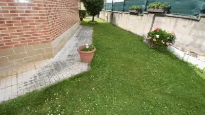 Chalet en Meruelo con Jardin Barbacoa y Txoco Ideal para Familias