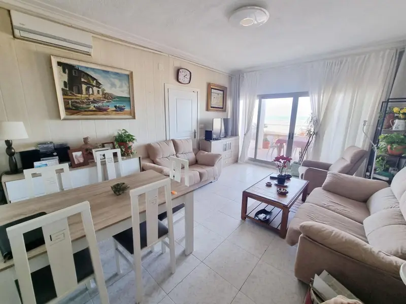 Chalet en Miramar con Vistas al Mar y Acceso Directo a la Playa
