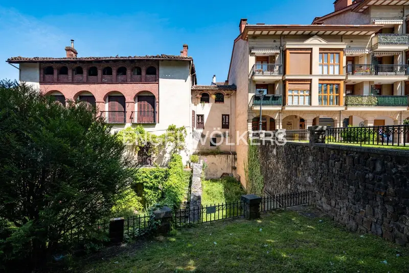 Casa Palacio en Venta Oñate  1100m2 Jardin Privado