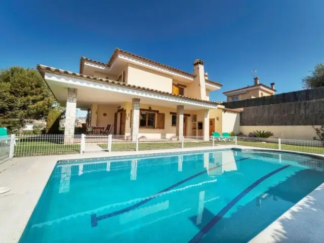 Casa Villa 6 Dormitorios Calonge Alquiler España