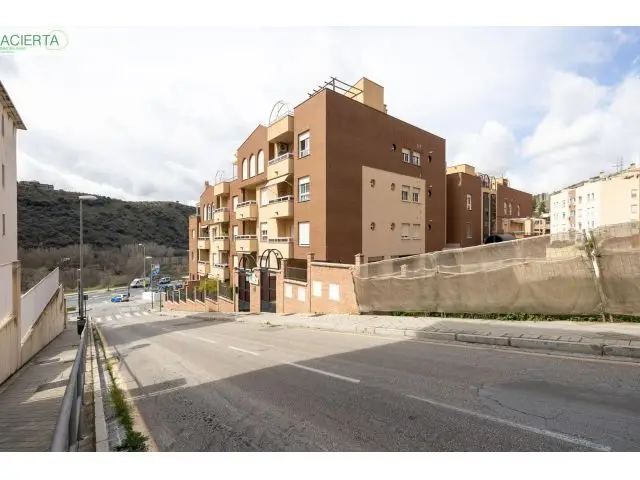 Piso en venta en Lancha de Cenes con piscina y garaje